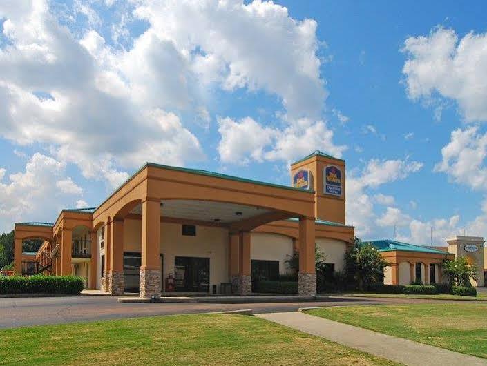 Western Executive Hotel 3*