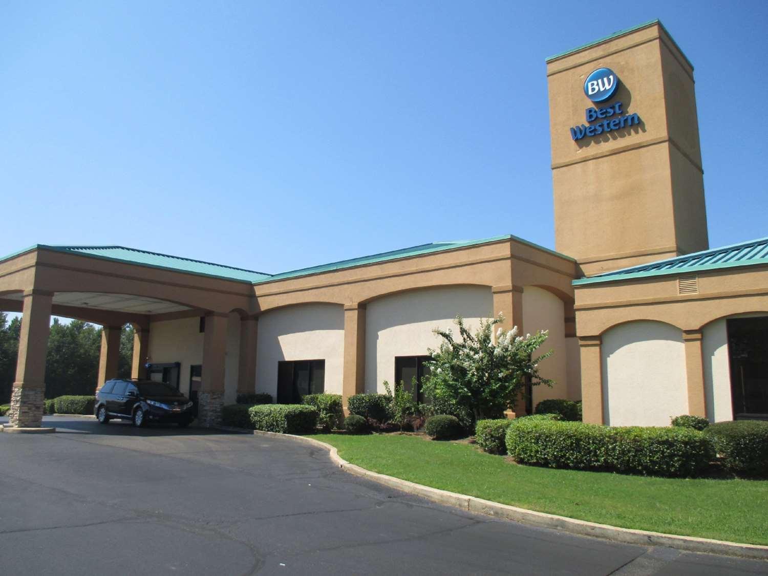 Western Executive Hotel 3*